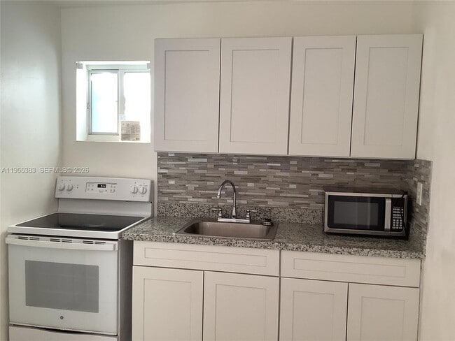 Building Photo - 3620 SW 13th Terrace