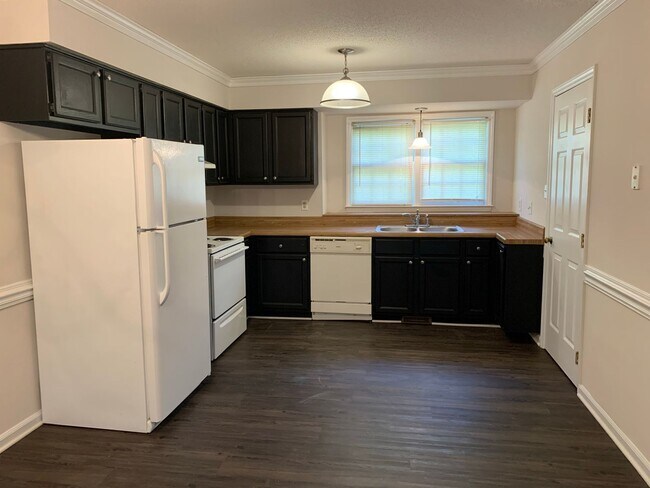 Building Photo - North Raleigh Townhome-Large Bedrooms and more! Price drop alert!