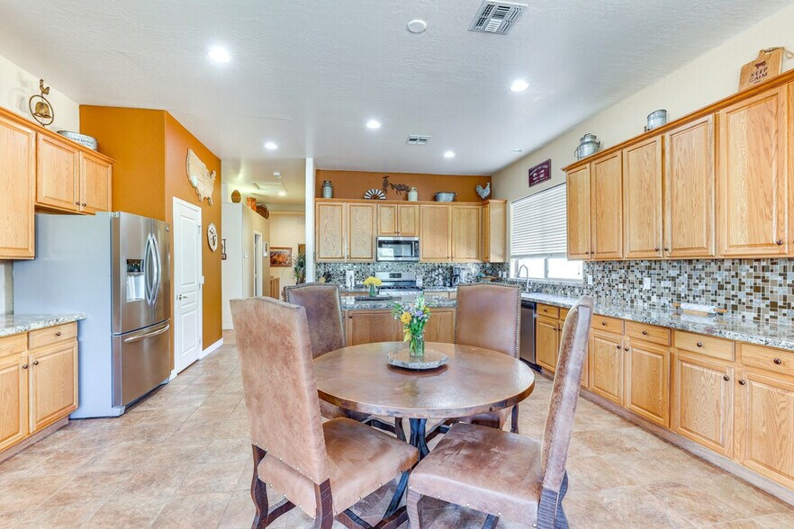 Building Photo - 1425 N Harper Cir