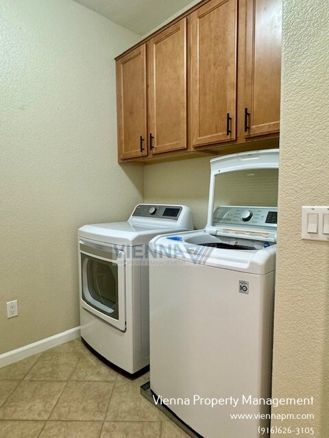 Building Photo - 2108 Las Palomas Loop