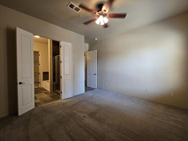 Building Photo - 1405 Vegas Verdes Dr