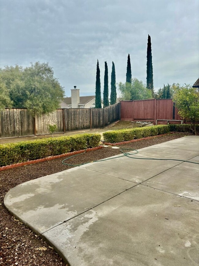 Building Photo - Great Neighborhood- Large 5 bed 3 bath home in San Marcos area in Pittsburg!