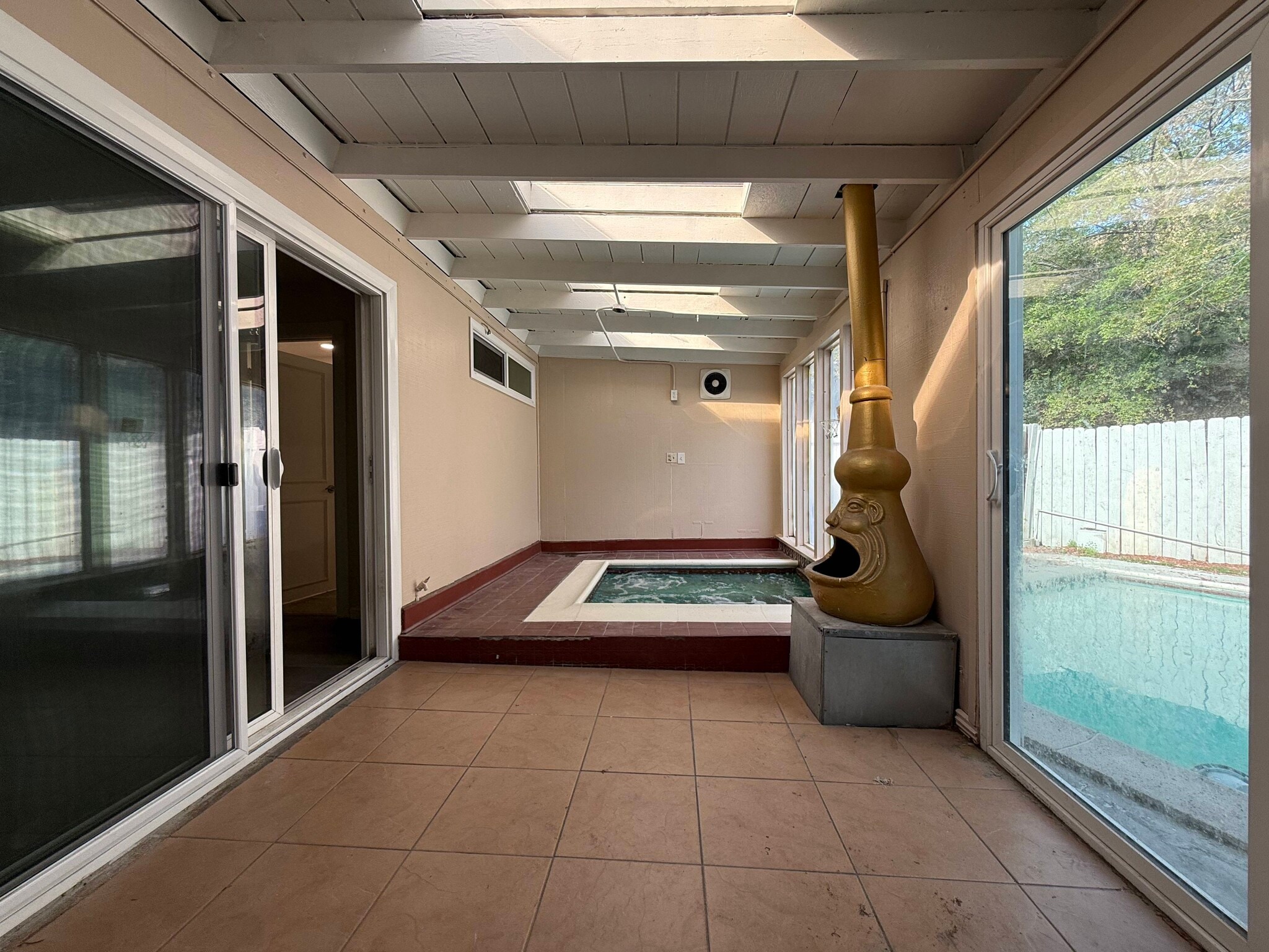 Spa room - 5343 Lemp Ave