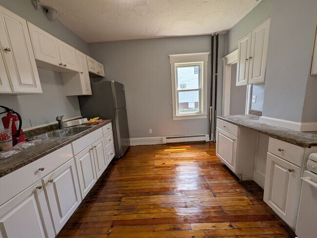 Building Photo - 2 Bedroom House in Asbury Park!