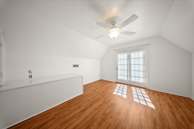 Building Photo - 421 Forrest Ln