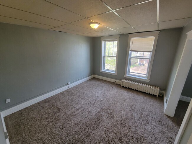 Building Photo - 623-625 N 10th Ave E