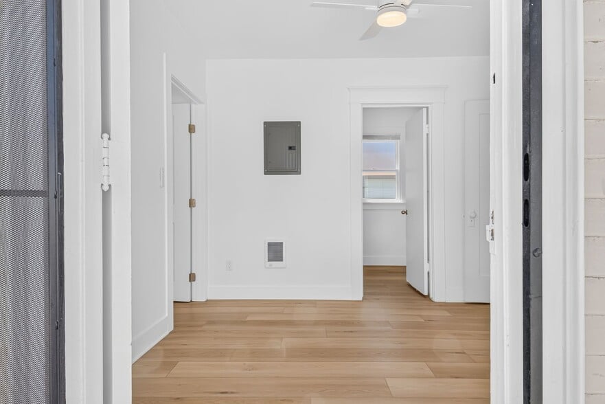 Interior Photo - 525-537 Chestnut Avenue