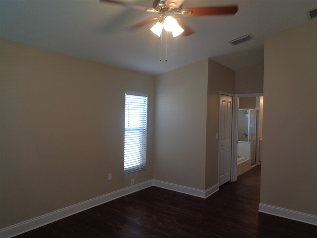 Building Photo - 29425 Crossland Dr