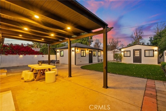Building Photo - 5810 Ranchito Ave