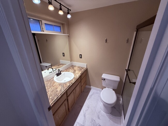 Building Photo - 624 Clearview Way