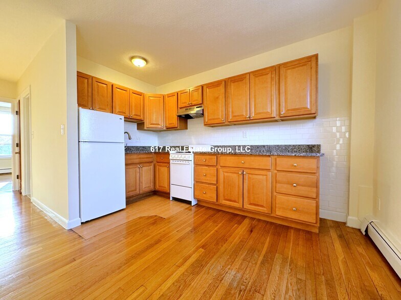 Primary Photo - 172 N Beacon St