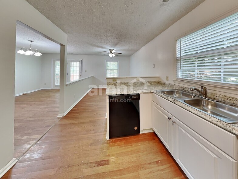 Building Photo - 210 Wood Valley Ct