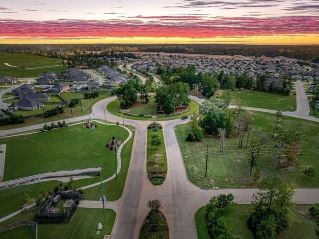 Building Photo - 277 Douglas Hls Dr