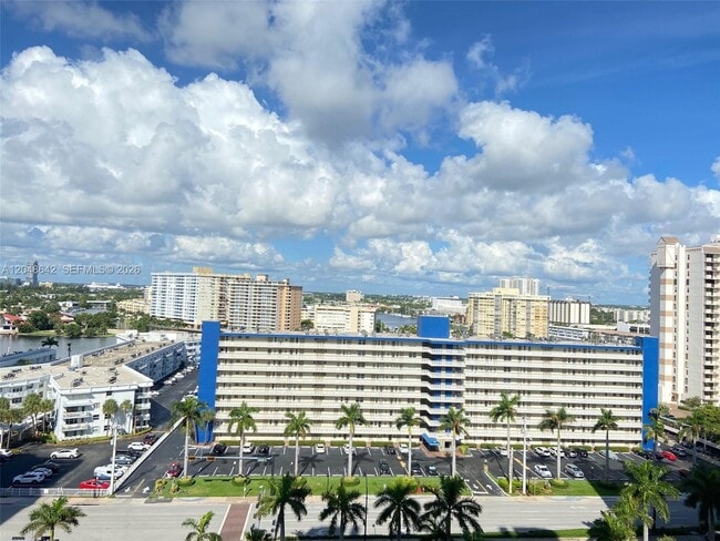 Building Photo - 1904 S Ocean Dr