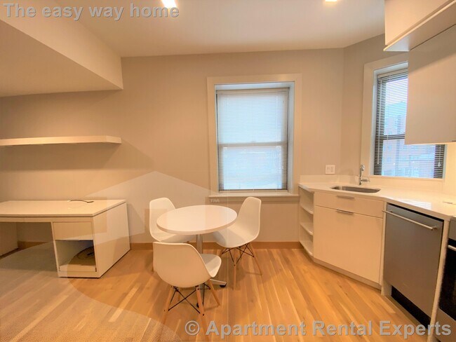 Building Photo - 115 Mt Auburn St