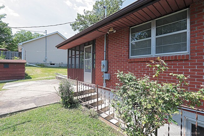 Building Photo - House Close To Campus- Available in June 2025