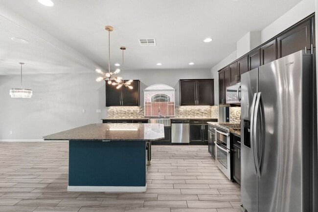 Building Photo - Beautiful 4 Bed 2.5 Bath Home Jones and Wa...