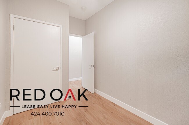 Building Photo - 4606 S Vermont Ave