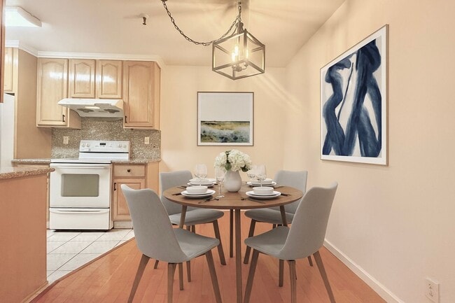 Building Photo - Lake Merritt Condominium 2 Bedroom, 2 Bath...