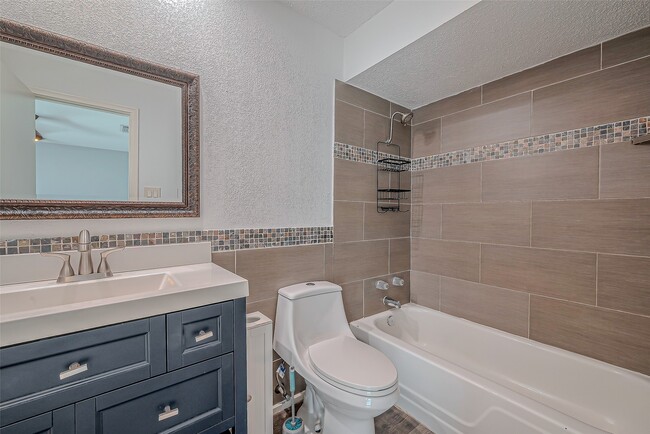 Building Photo - 7700 Creekbend Dr