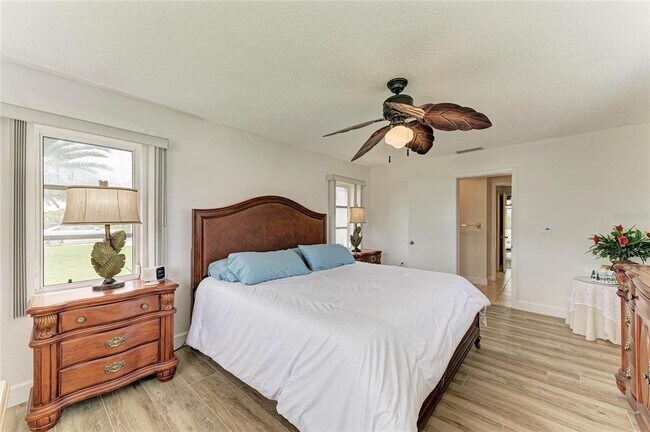 Building Photo - 405 Bayside Ln