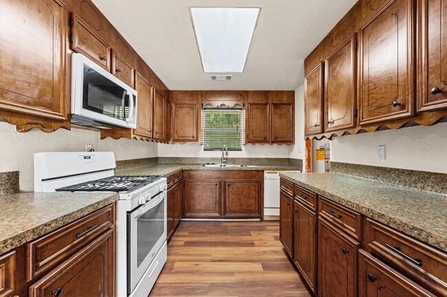 Building Photo - 1505 Gladiola Ave