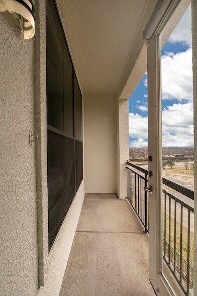 Building Photo - 2600 Hillsboro Pike