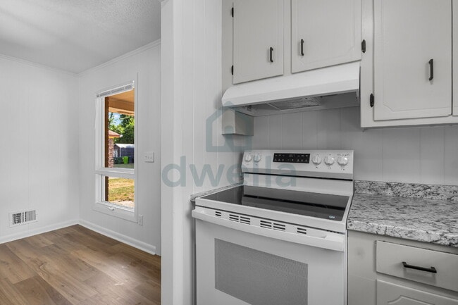 Building Photo - 3-Bedroom (1.5 Baths) Fully Renovated Rental Home in a PRIME Location! Only 6 minutes to Downtown...