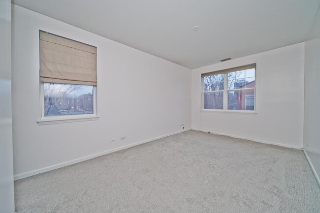 Primary Photo - 2 bedroom in Chicago IL 60610