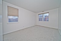 Building Photo - 2 bedroom in Chicago IL 60610