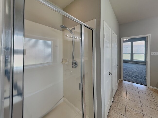 Building Photo - READY NOW! Captivating home on a cul-de-sa...