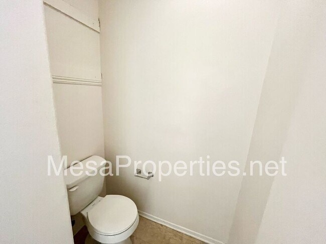 Building Photo - 12261 Luna Rd