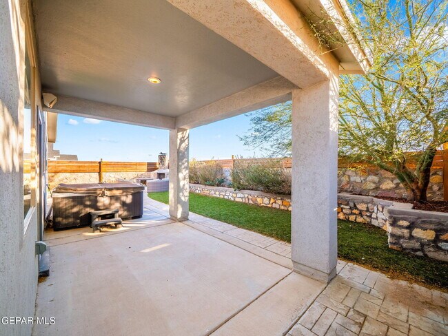 Building Photo - 5916 Hidden Acres Dr