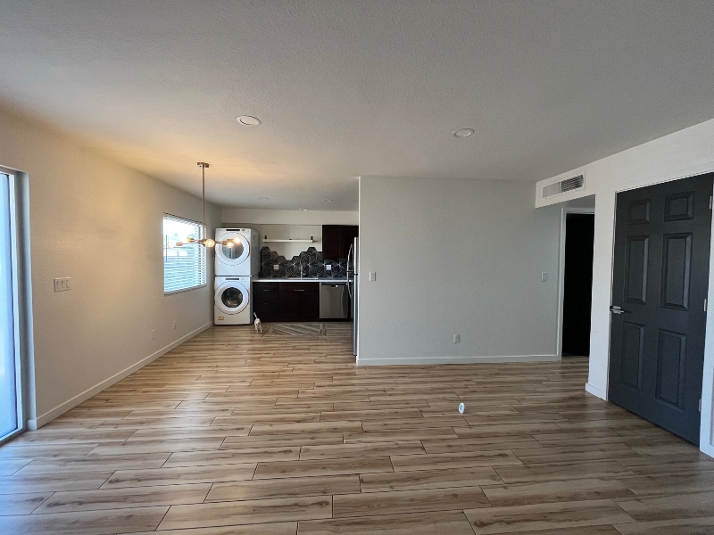 Building Photo - 813 E Marlette Ave