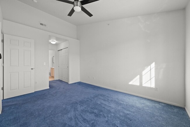 Building Photo - Beautiful 2 Bed 2 Bath Condo near Parkfield Lake Park!