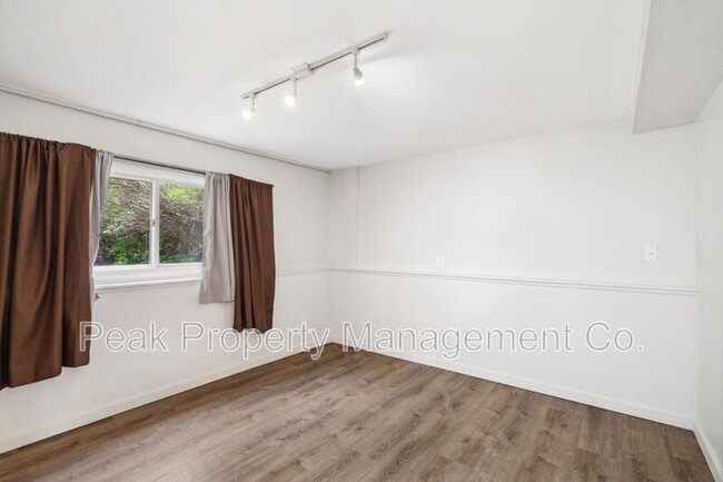 Building Photo - 1512 Brentwood Dr