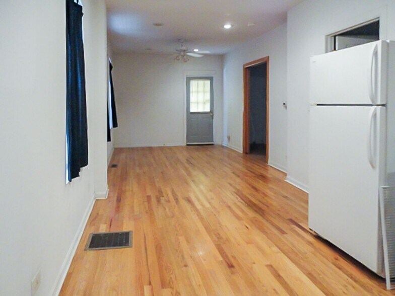 Building Photo - 2311 N Southport Ave