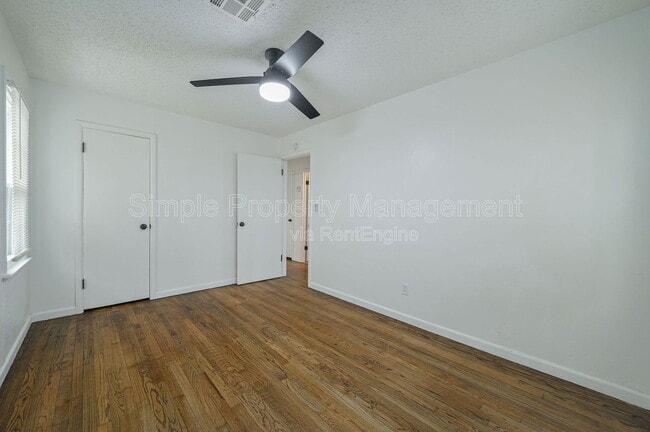 Building Photo - 3704 SW 40th Pl