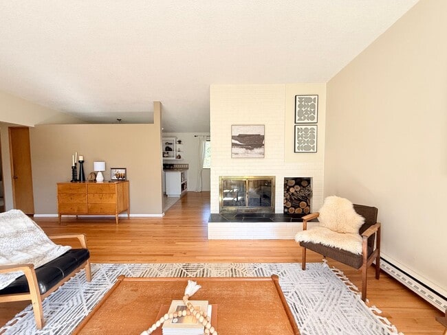 Building Photo - Charming 2 Bedroom Condo in SW Portland!
