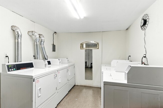 Building Photo - 217 44th St