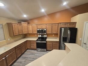 Building Photo - Beautiful 3 bedroom, 2 bath Home available