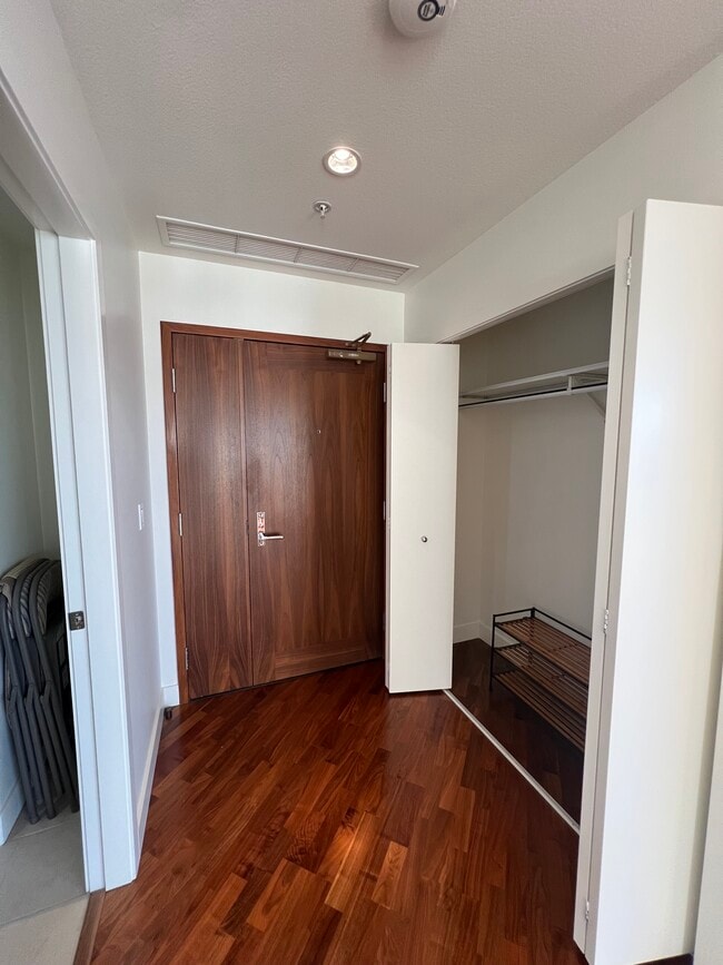 Building Photo - 700 W Harbor Dr