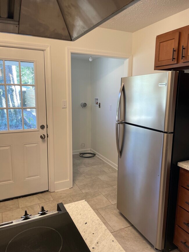 Building Photo - 218 W Saint Mary Dr