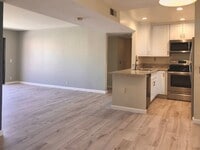 Building Photo - Dual master condo located in University Heights