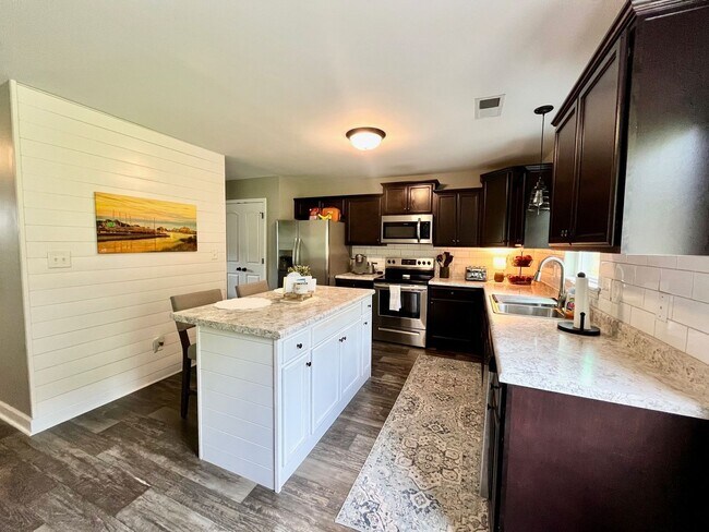 Building Photo - 108 Wynstone Dr