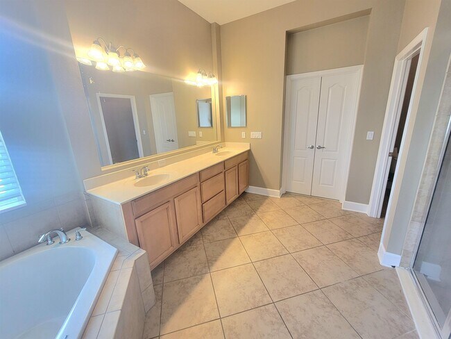 Building Photo - 2482 Goldenrod Wy