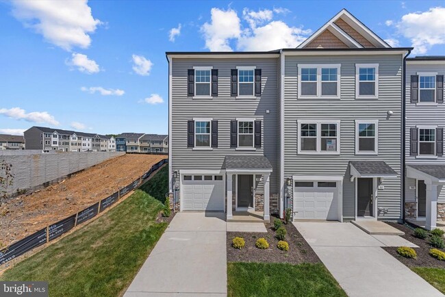 Building Photo - 501 Fontana Cir