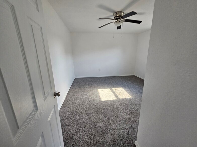 Building Photo - 527 Arcadian Dr