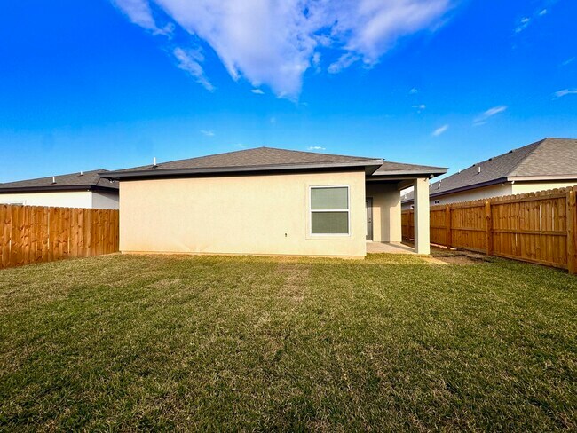 Building Photo - 1012 amezquita Dr