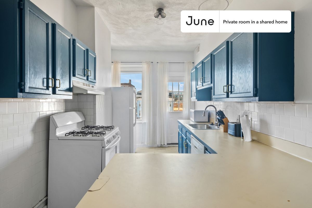 Building Photo - Room in Shared 4 bed/1 bath home in Allston